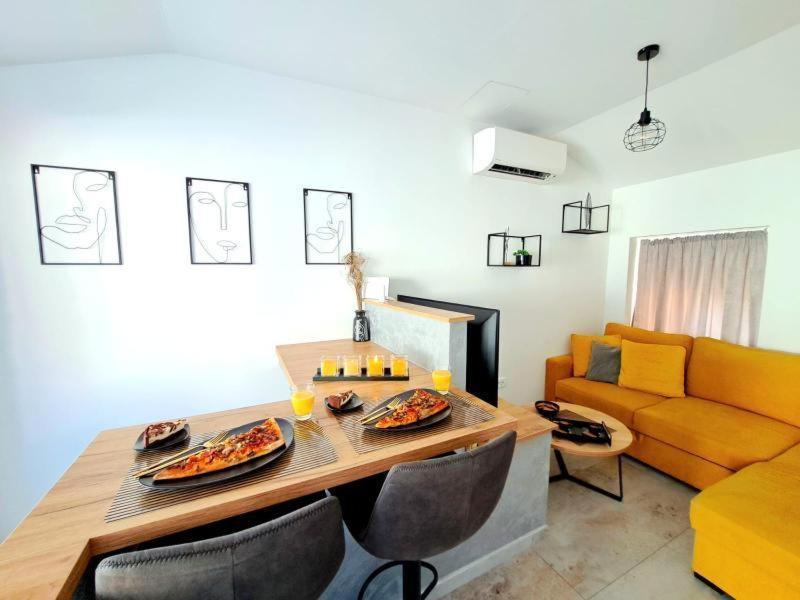 Holiday Home Fiori カスタヴ エクステリア 写真