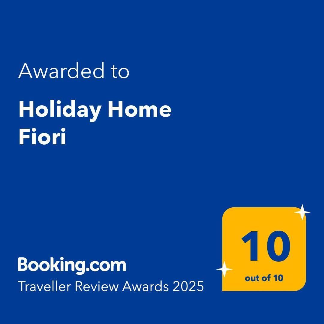 Holiday Home Fiori カスタヴ エクステリア 写真